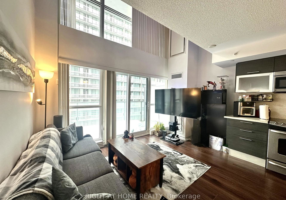386-yonge-street-toronto-ontario-c12774510