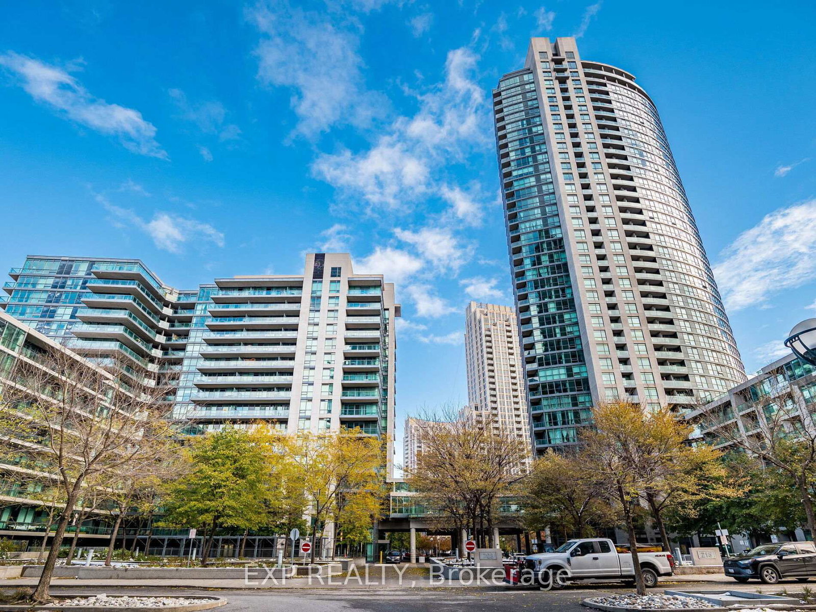 209-fort-york-boulevard-toronto-ontario-c12775422