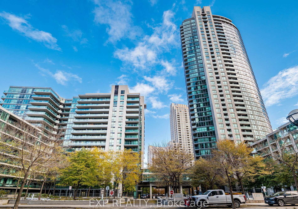 209-fort-york-boulevard-toronto-ontario-c12775422