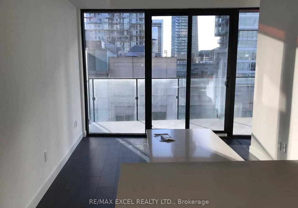 215-queen-street-w-toronto-ontario-c12775802