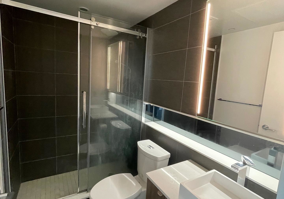 215-queen-street-w-toronto-ontario-c12775802