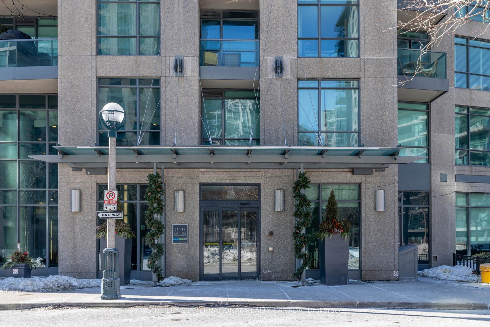 219-fort-york-boulevard-toronto-ontario-c12777172