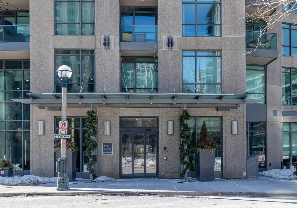 219-fort-york-boulevard-toronto-ontario-c12777172