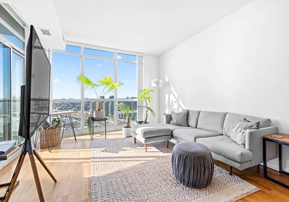 219-fort-york-boulevard-toronto-ontario-c12777172
