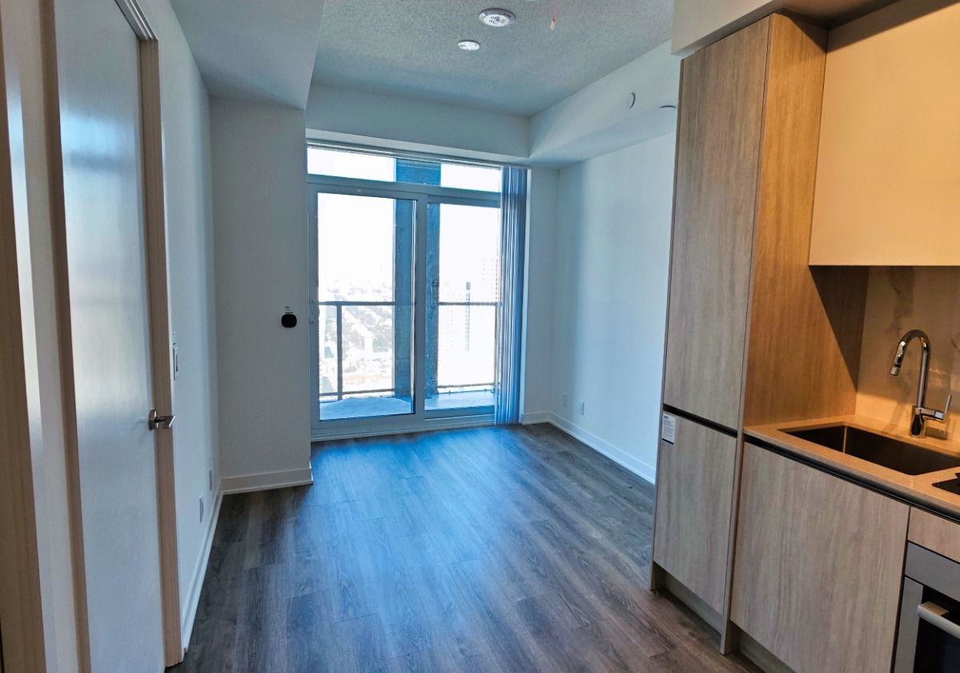 180-front-street-e-toronto-ontario-c12777750