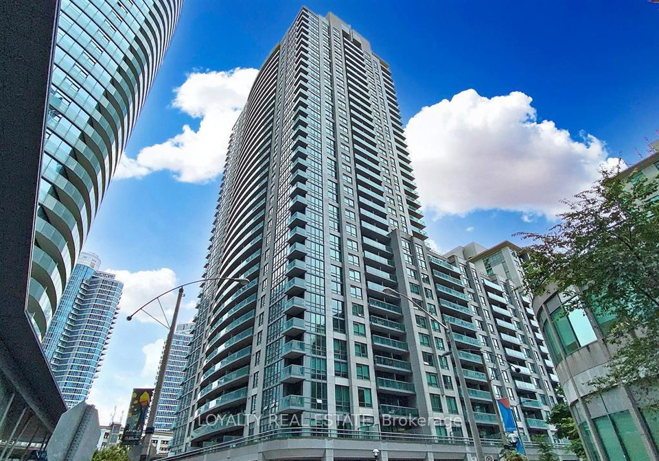 19-grand-trunk-crescent-toronto-ontario-c12777906