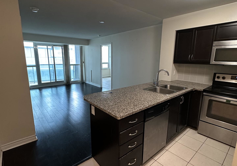19-grand-trunk-crescent-toronto-ontario-c12777906