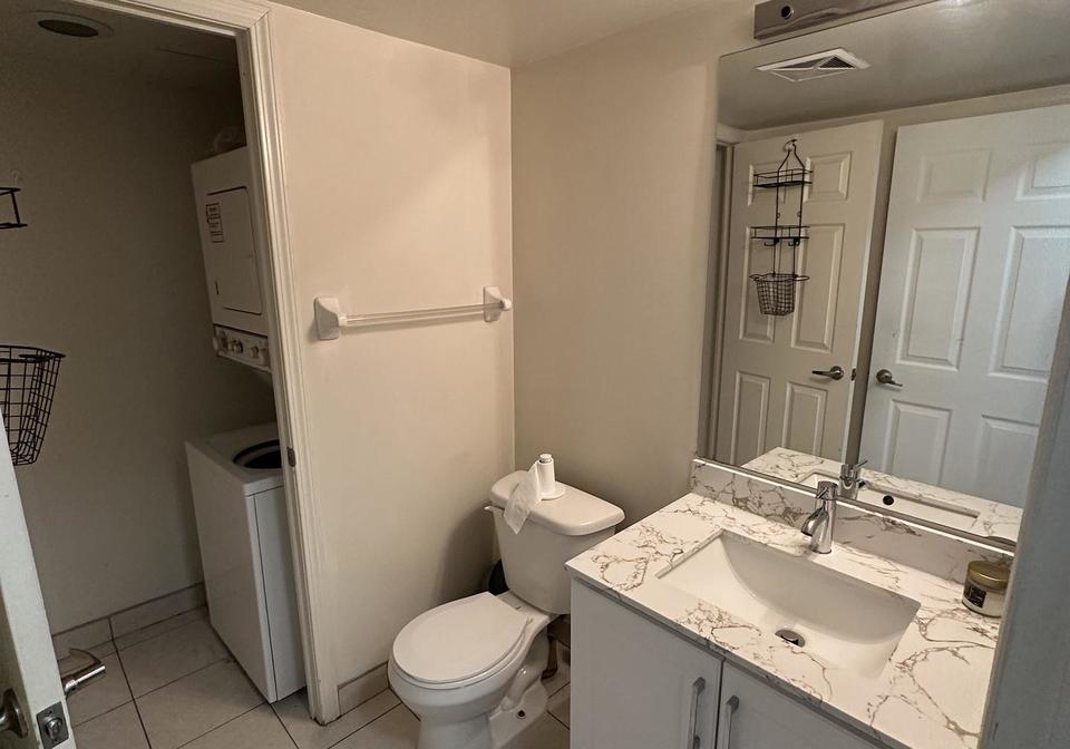 19-grand-trunk-crescent-toronto-ontario-c12777906