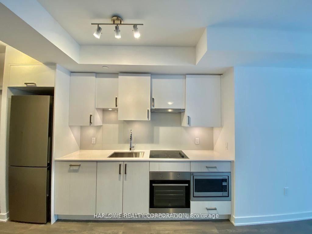 99-broadway-avenue-toronto-ontario-c12779142