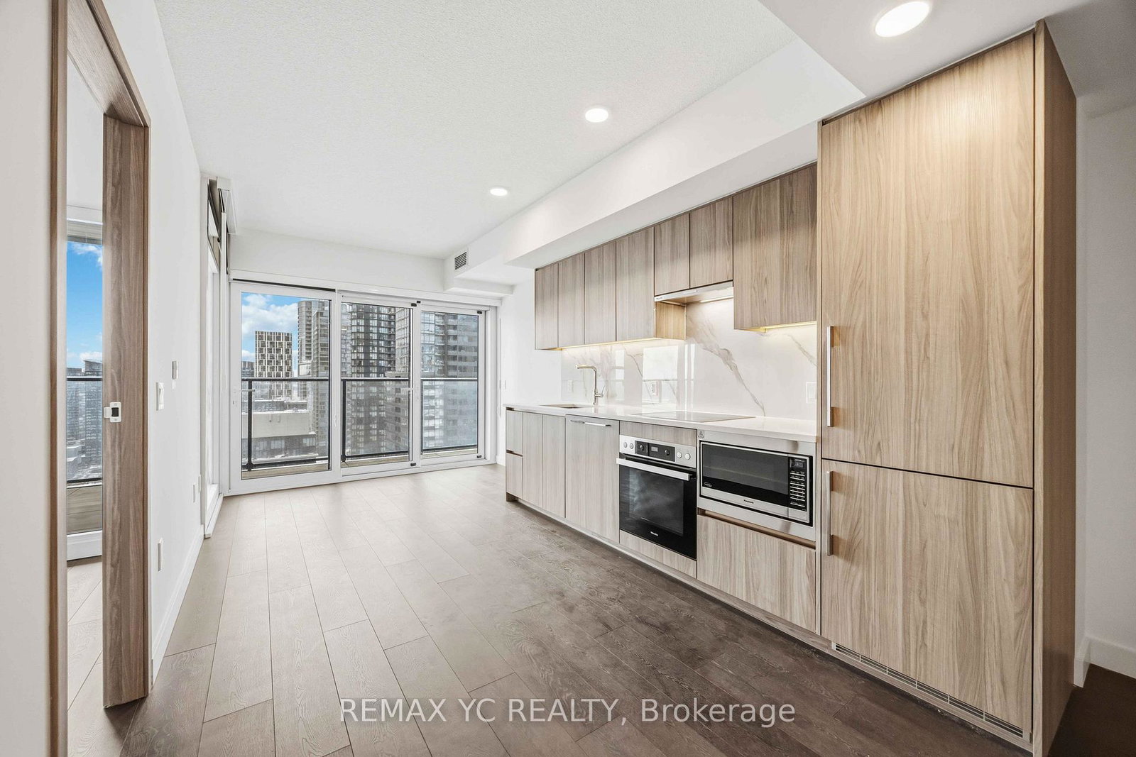 3-concord-cityplace-way-toronto-ontario-c12779242