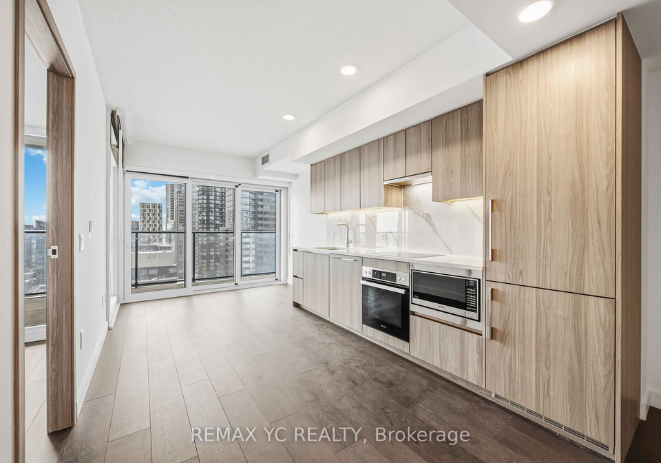 3-concord-cityplace-way-toronto-ontario-c12779242