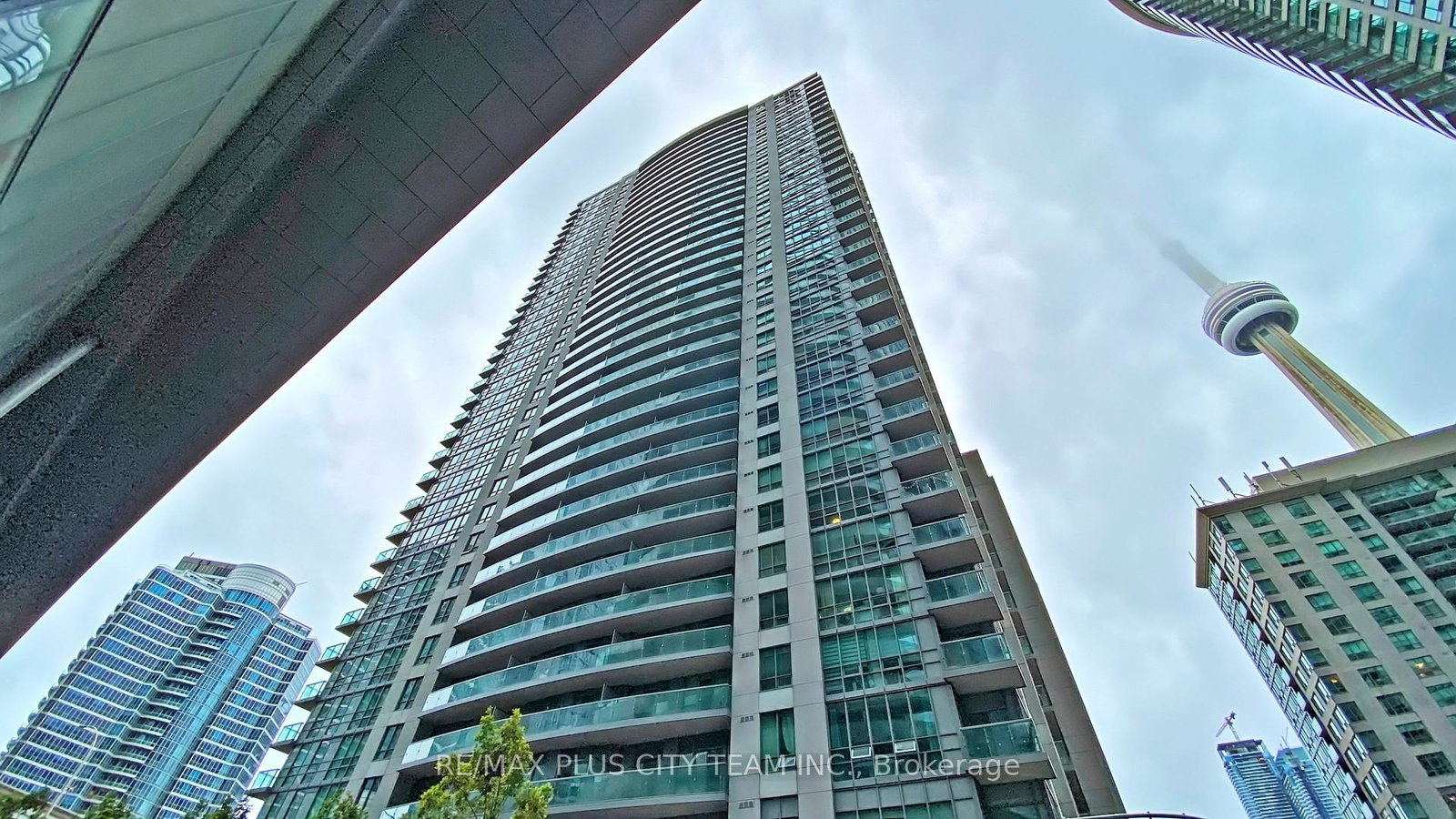 19-grand-trunk-crescent-toronto-ontario-c12779288
