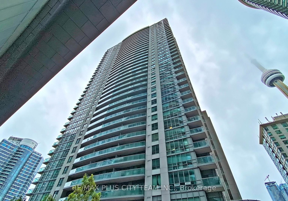 19-grand-trunk-crescent-toronto-ontario-c12779288
