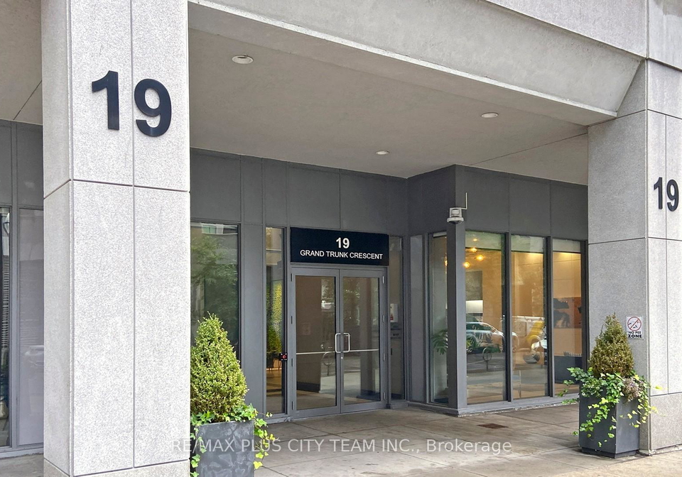 19-grand-trunk-crescent-toronto-ontario-c12779288