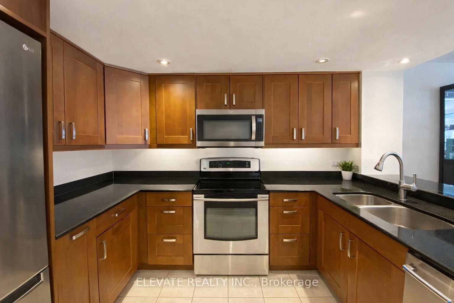 711-bay-street-toronto-ontario-c12779424