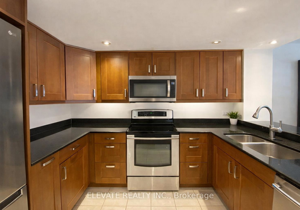 711-bay-street-toronto-ontario-c12779424