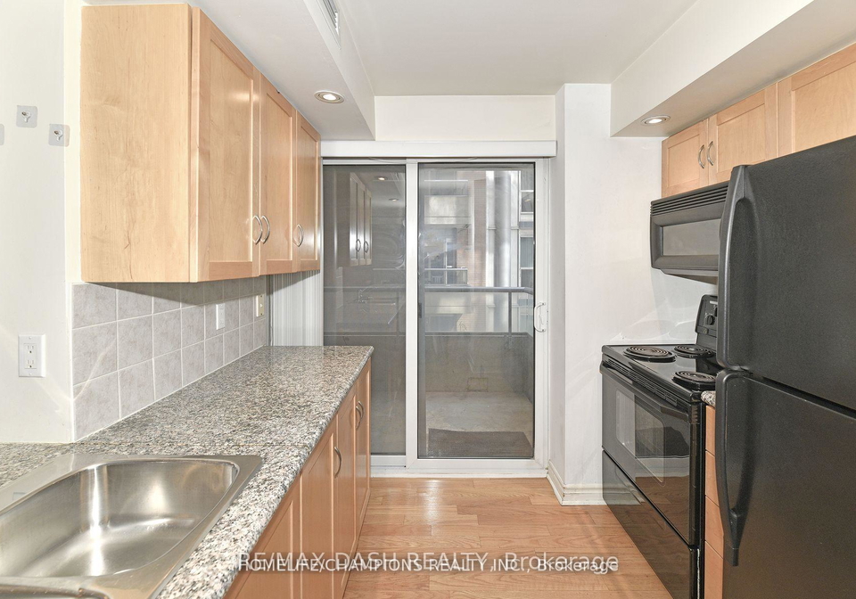 270-wellington-street-w-toronto-ontario-c12781176