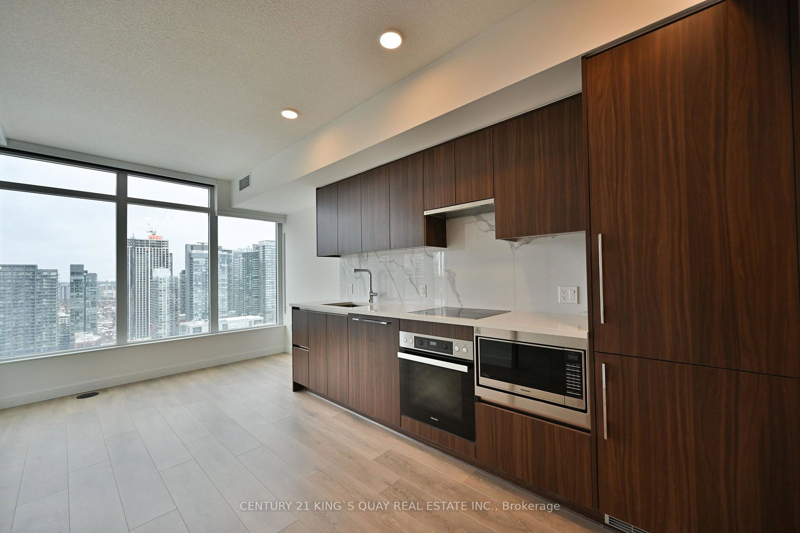 1-concord-cityplace-way-toronto-ontario-c12781310