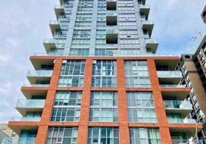 126-simcoe-street-toronto-ontario-c12781412