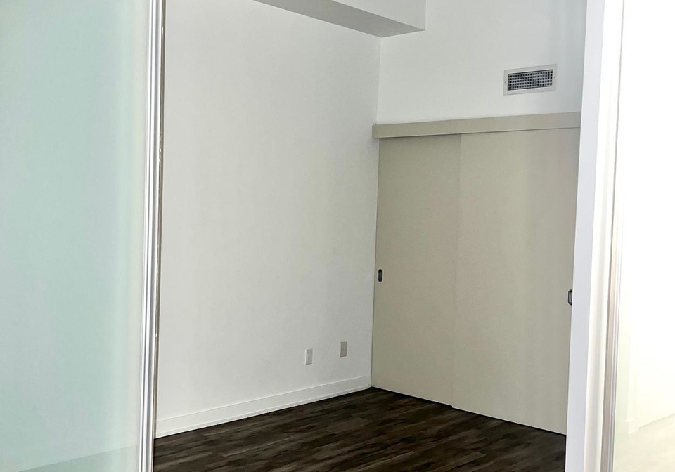 126-simcoe-street-toronto-ontario-c12781412