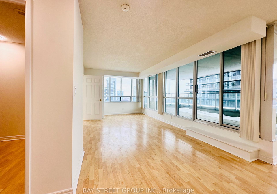 23-hollywood-avenue-north-york-ontario-c12782130