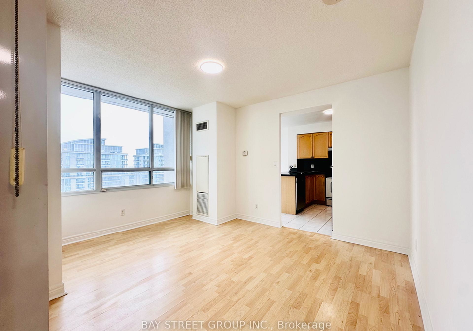 23-hollywood-avenue-north-york-ontario-c12782130