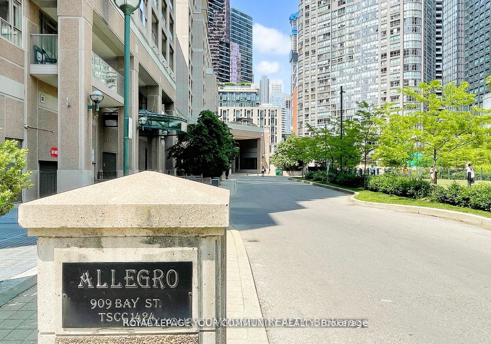 909-bay-street-toronto-ontario-c12782262