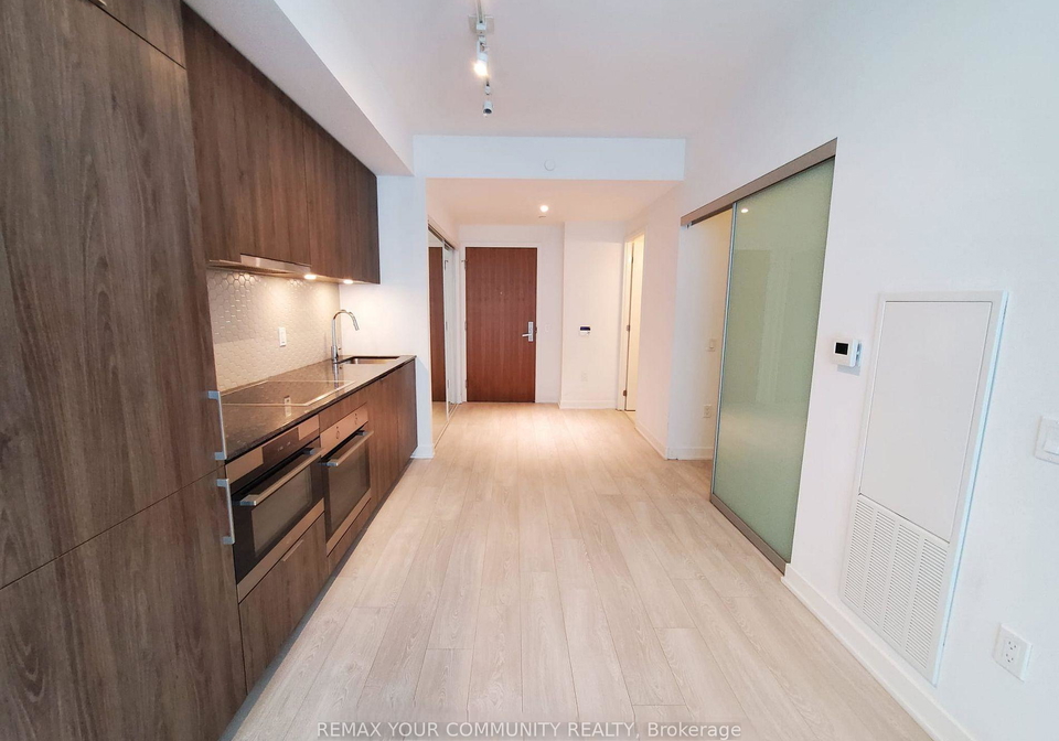 15-queens-quay-e-toronto-ontario-c12782714