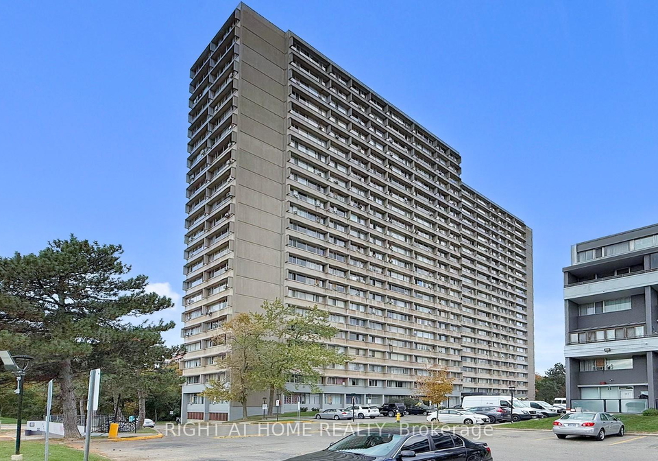 10-sunny-glenway-east-york-ontario-c12783302