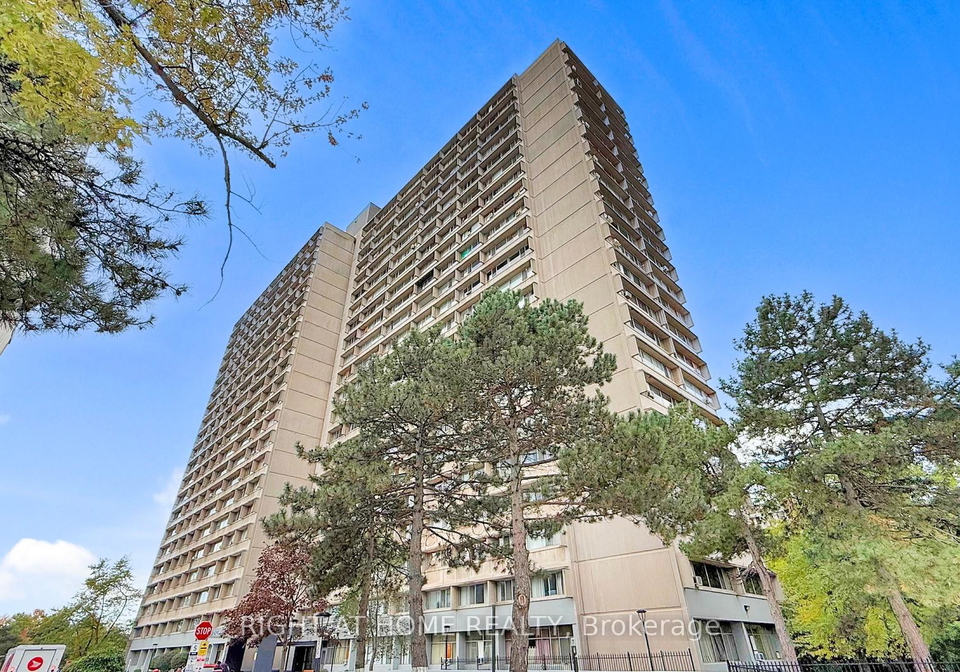 10-sunny-glenway-east-york-ontario-c12783302