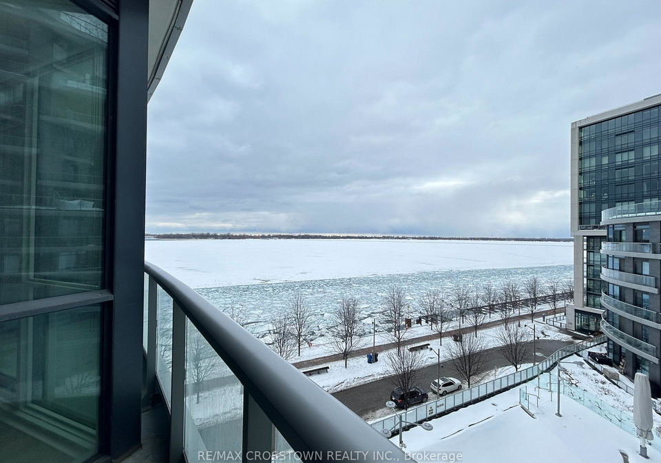 1-edgewater-drive-toronto-ontario-c12783532