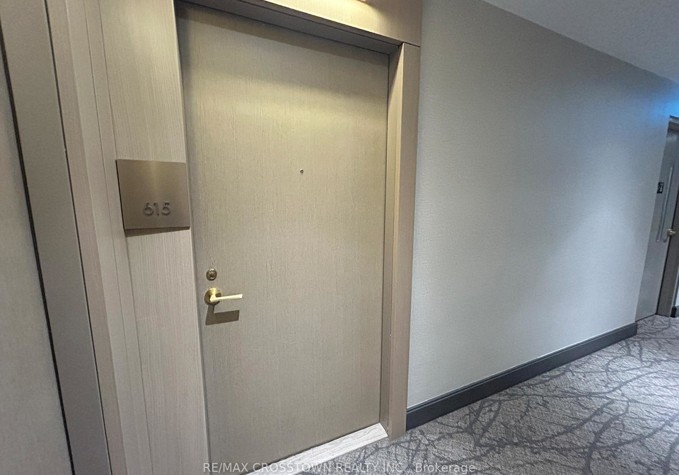 1-edgewater-drive-toronto-ontario-c12783532