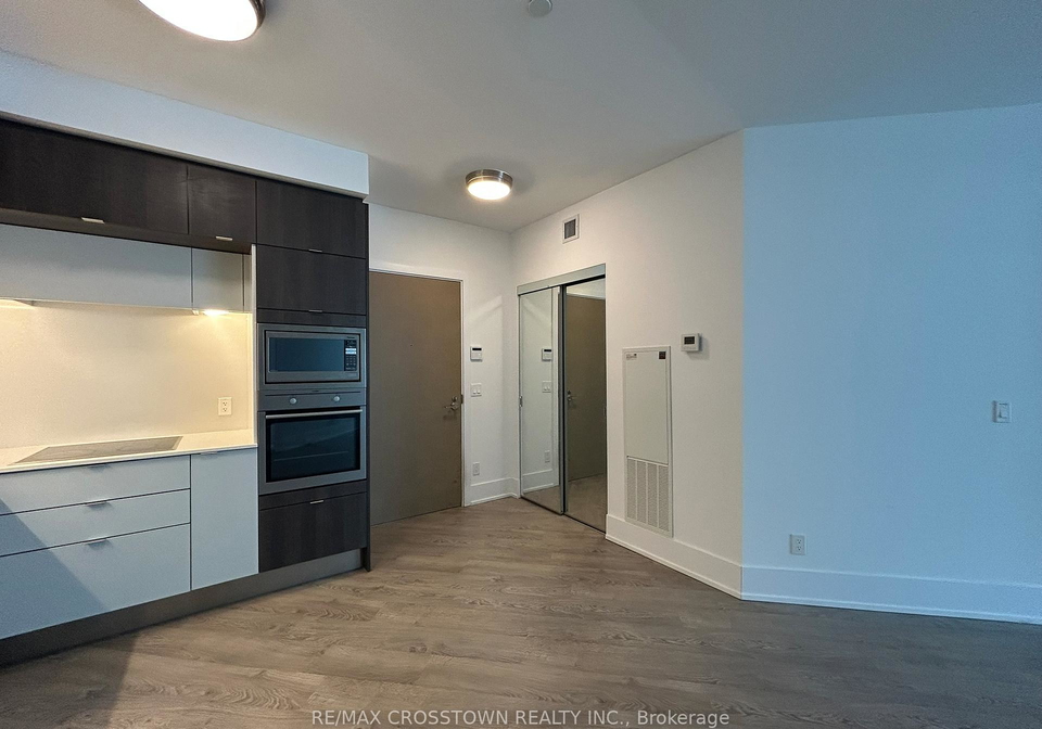 1-edgewater-drive-toronto-ontario-c12783532