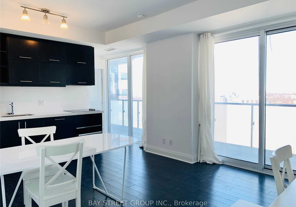 1080-bay-street-toronto-ontario-c12783840