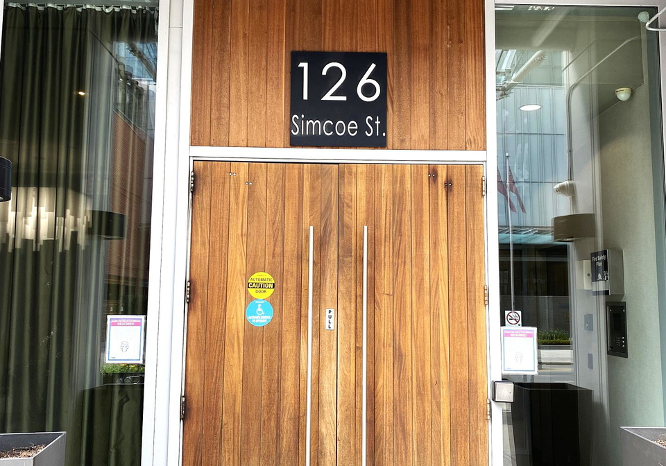 126-simcoe-street-toronto-ontario-c12784300