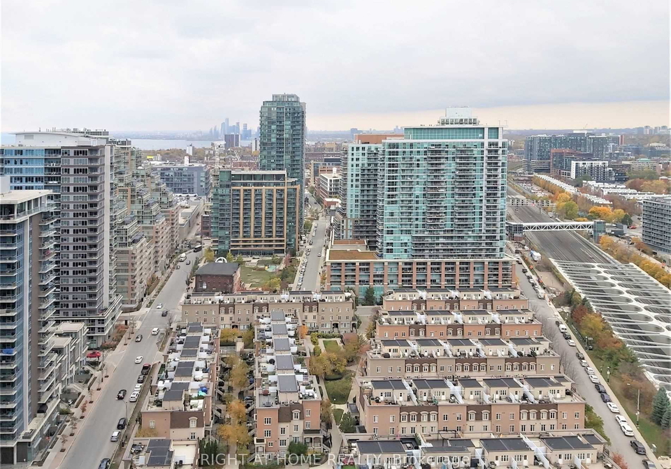 19-western-battery-road-toronto-ontario-c12784558