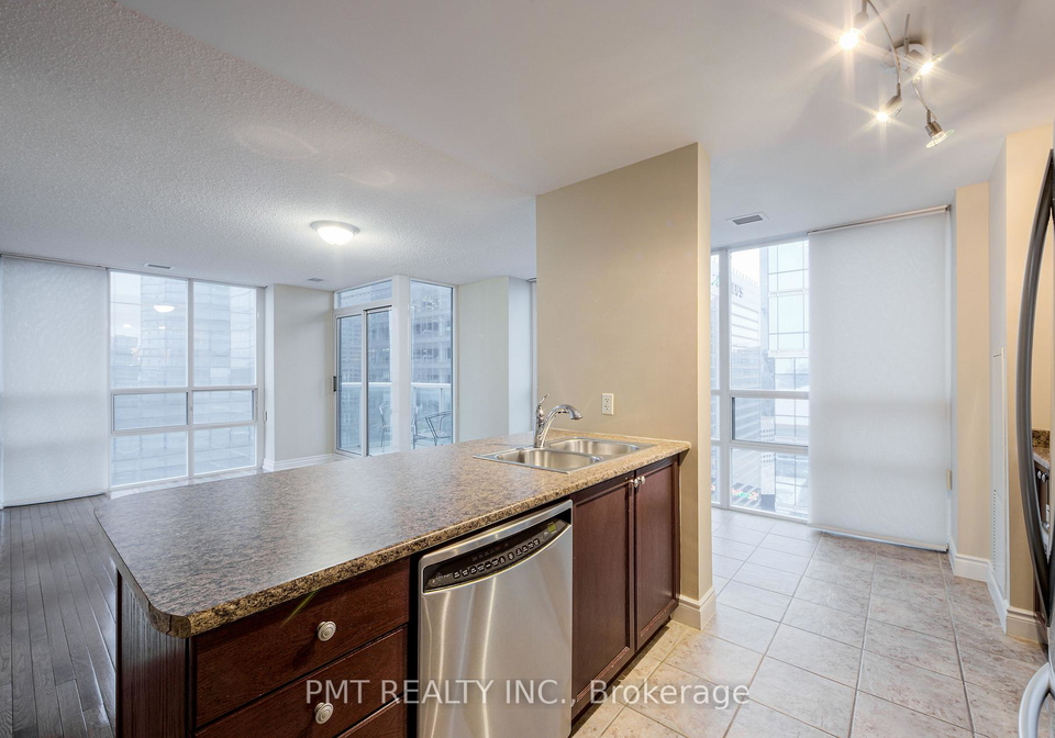 30-grand-trunk-crescent-toronto-ontario-c12784892