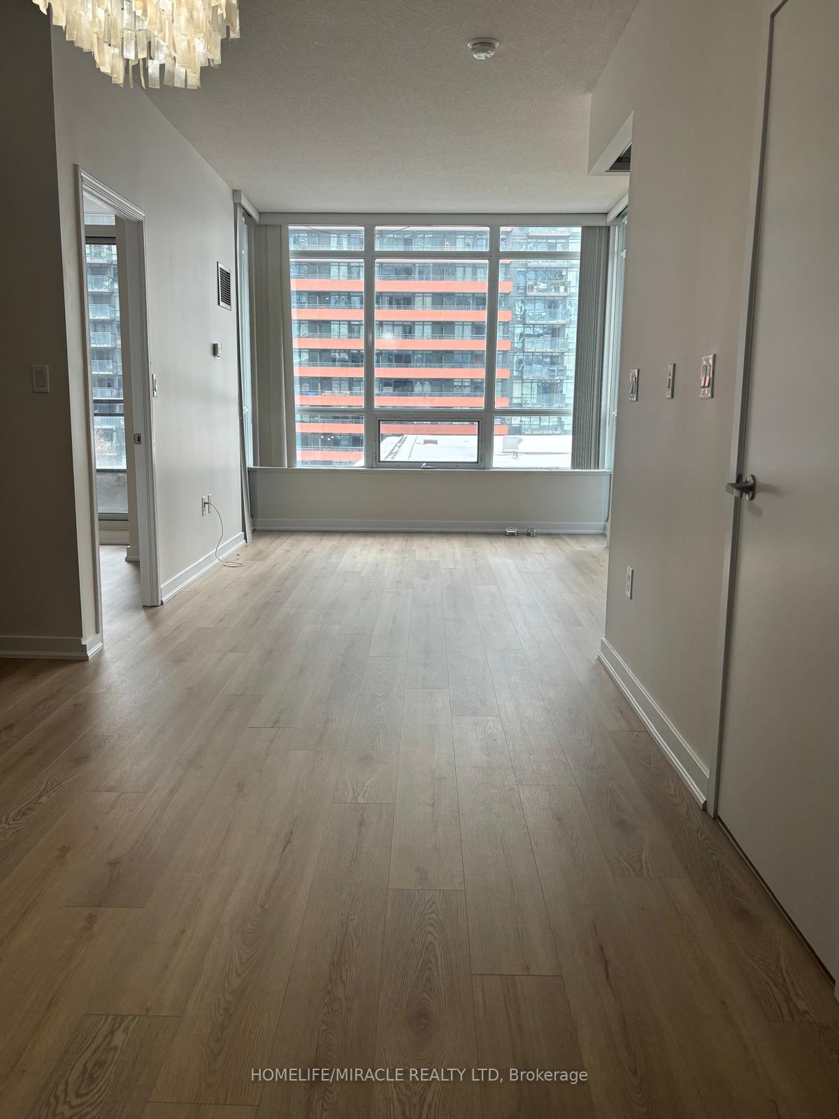8-telegram-mews-toronto-ontario-c12785168