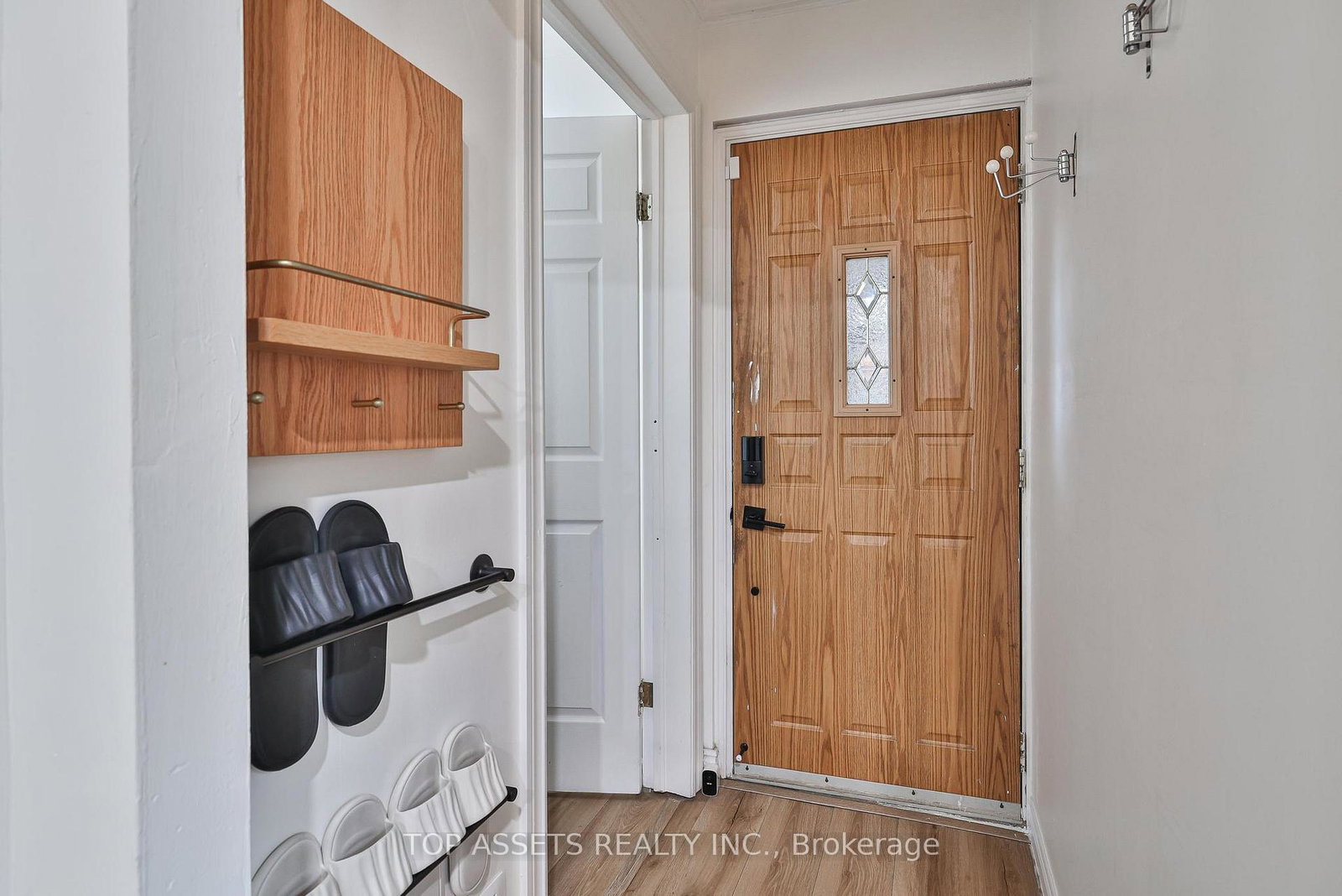 570-vaughan-main-floor-road-toronto-ontario-c12786690