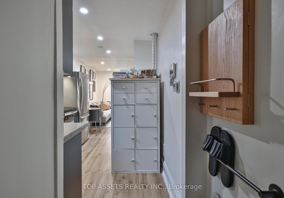 570-vaughan-main-floor-road-toronto-ontario-c12786690