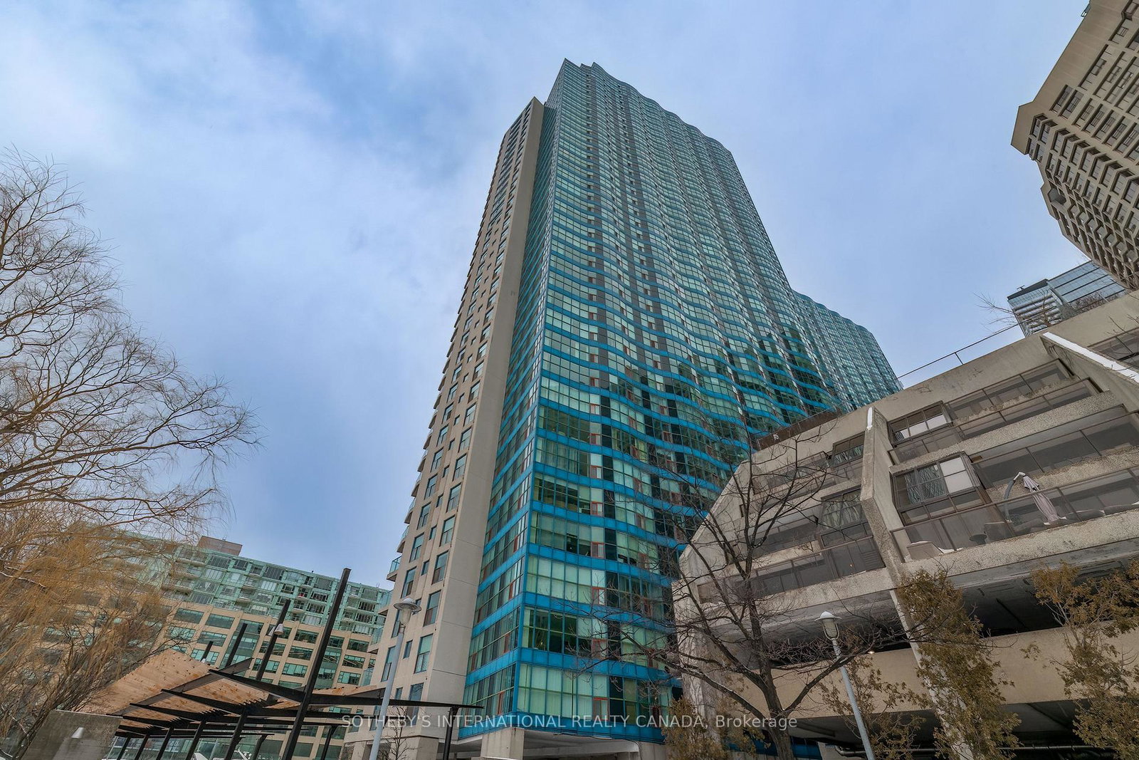 99-harbour-square-toronto-ontario-c12786836