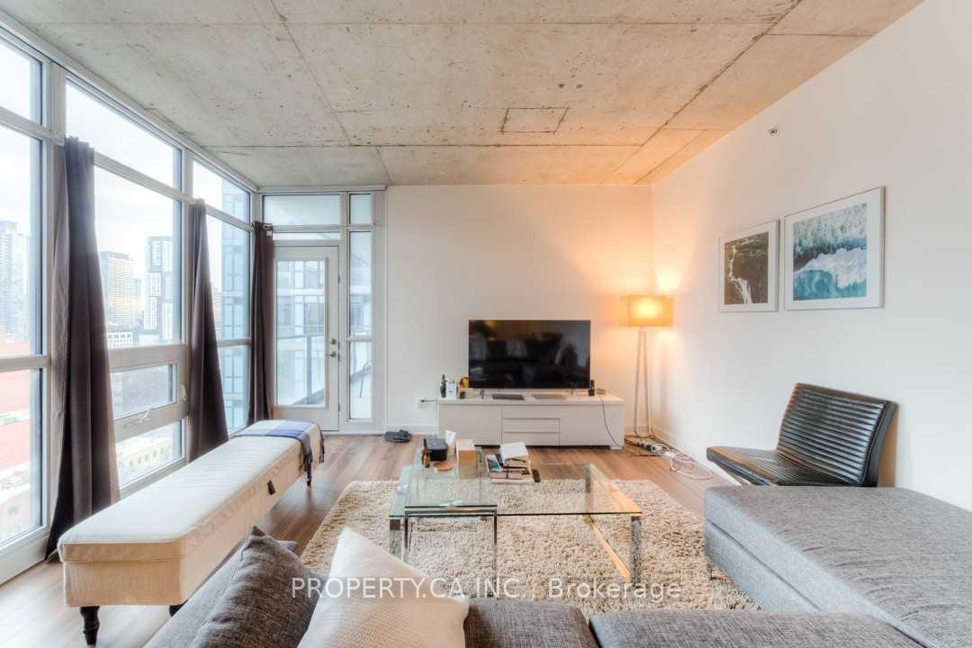 210-simcoe-street-toronto-ontario-c12787184