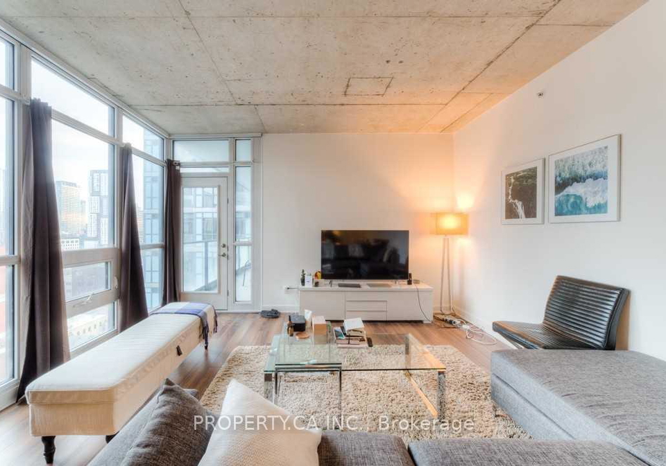 210-simcoe-street-toronto-ontario-c12787184