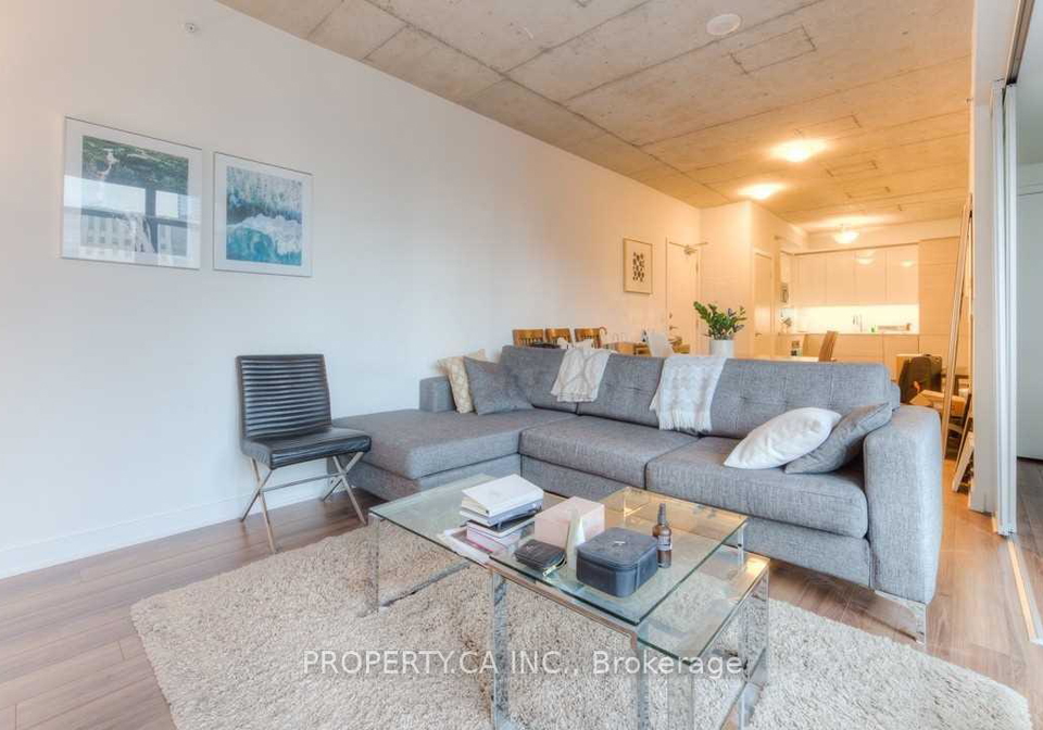 210-simcoe-street-toronto-ontario-c12787184