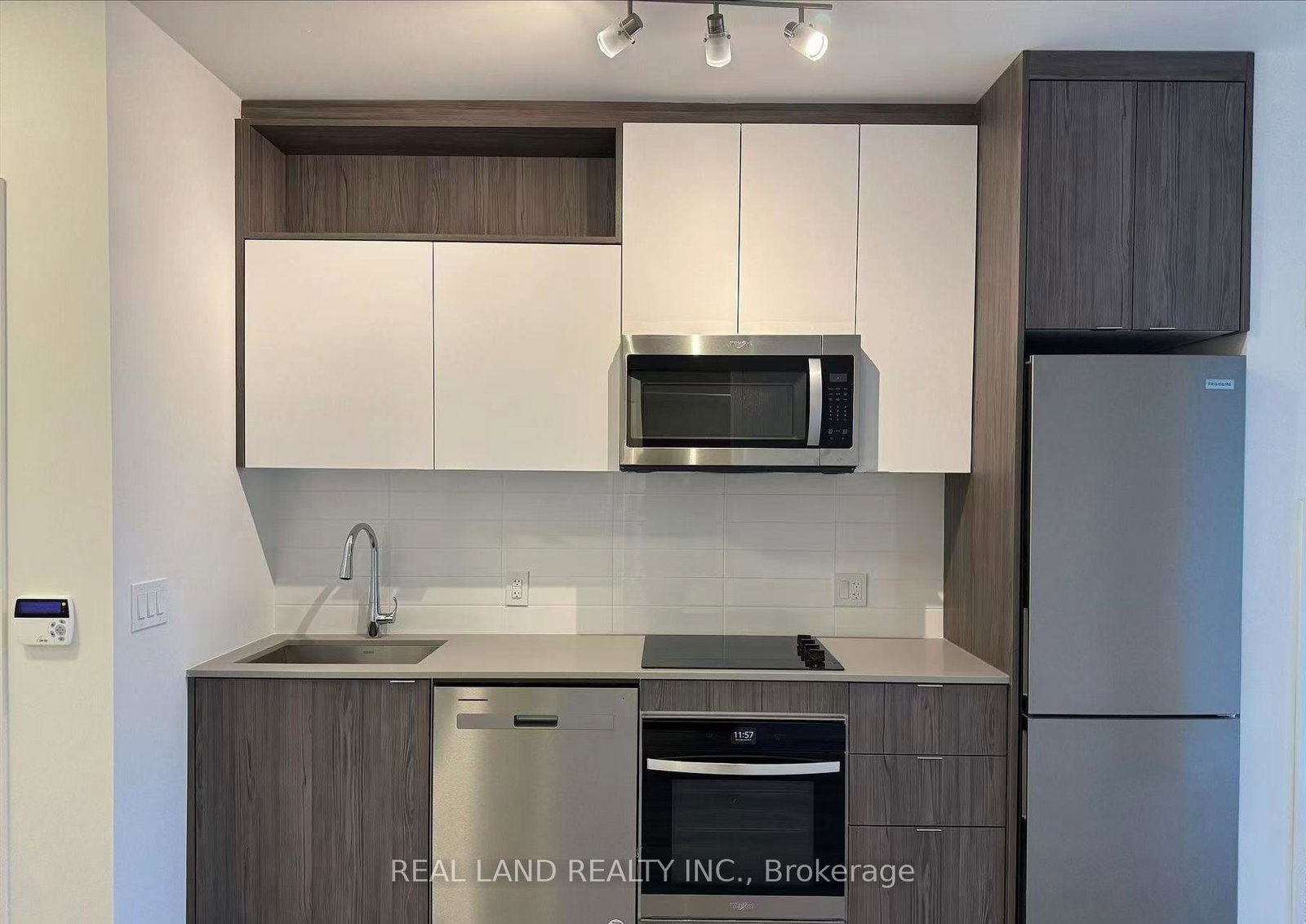 60-princess-street-toronto-ontario-c12788532