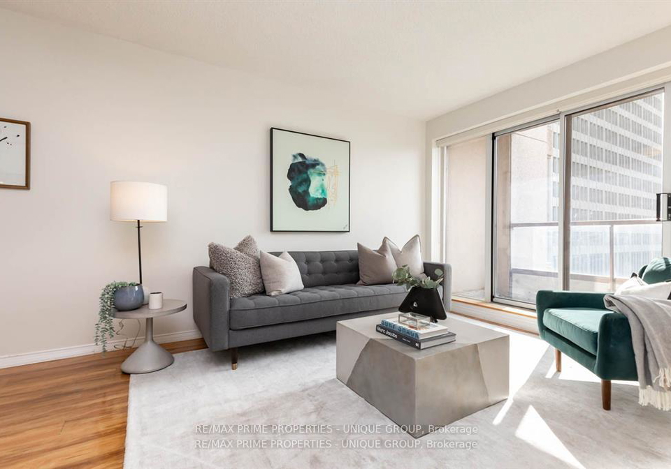909-bay-street-toronto-ontario-c12789736