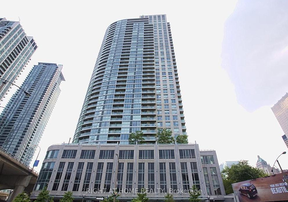 18-yonge-street-toronto-ontario-c12790312