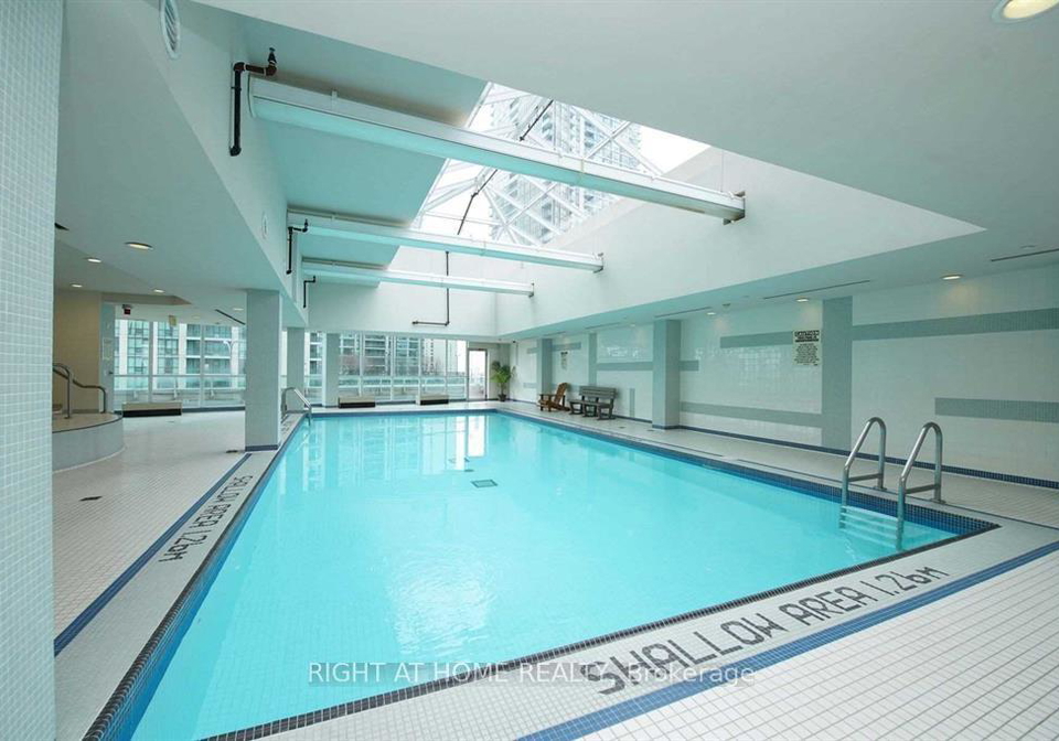 18-yonge-street-toronto-ontario-c12790312