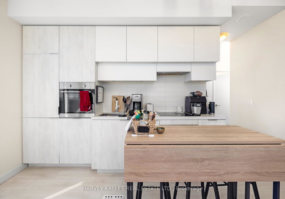 8-eglinton-avenue-e-toronto-ontario-c12790416