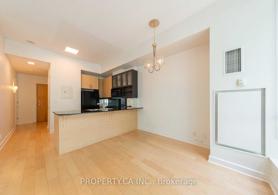 350-wellington-street-w-toronto-ontario-c12790500